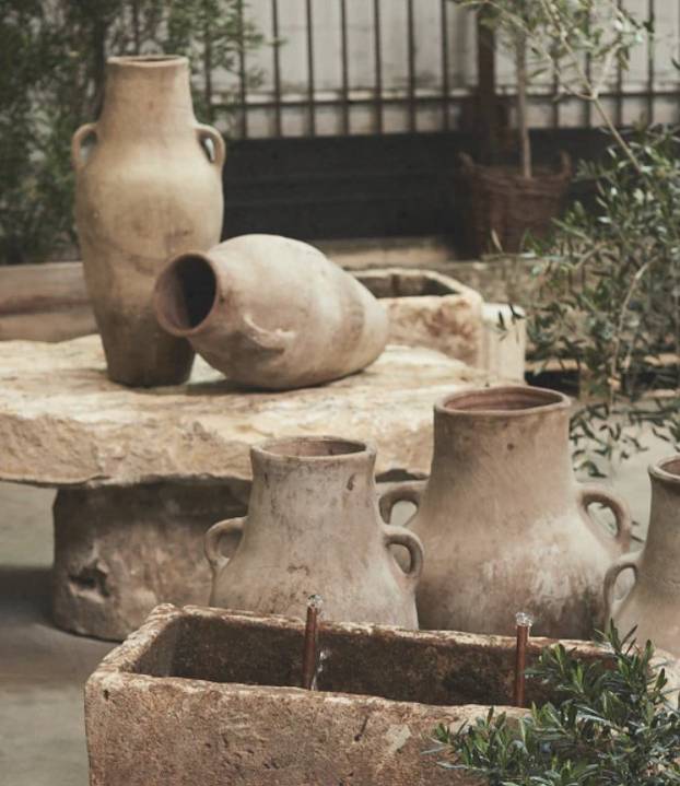 FOTO Nostalgija je bila ključ: Ovo je namještaj koji potpisuje glumica Pamela Anderson