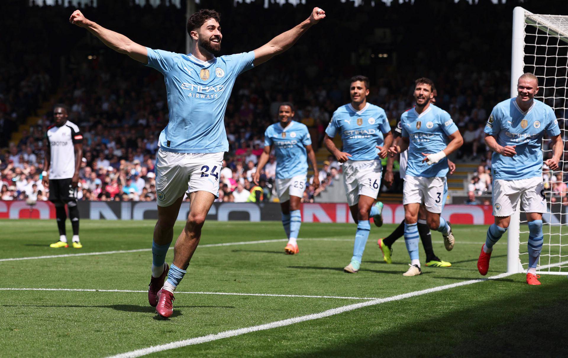 Premier League -  Fulham v Manchester City