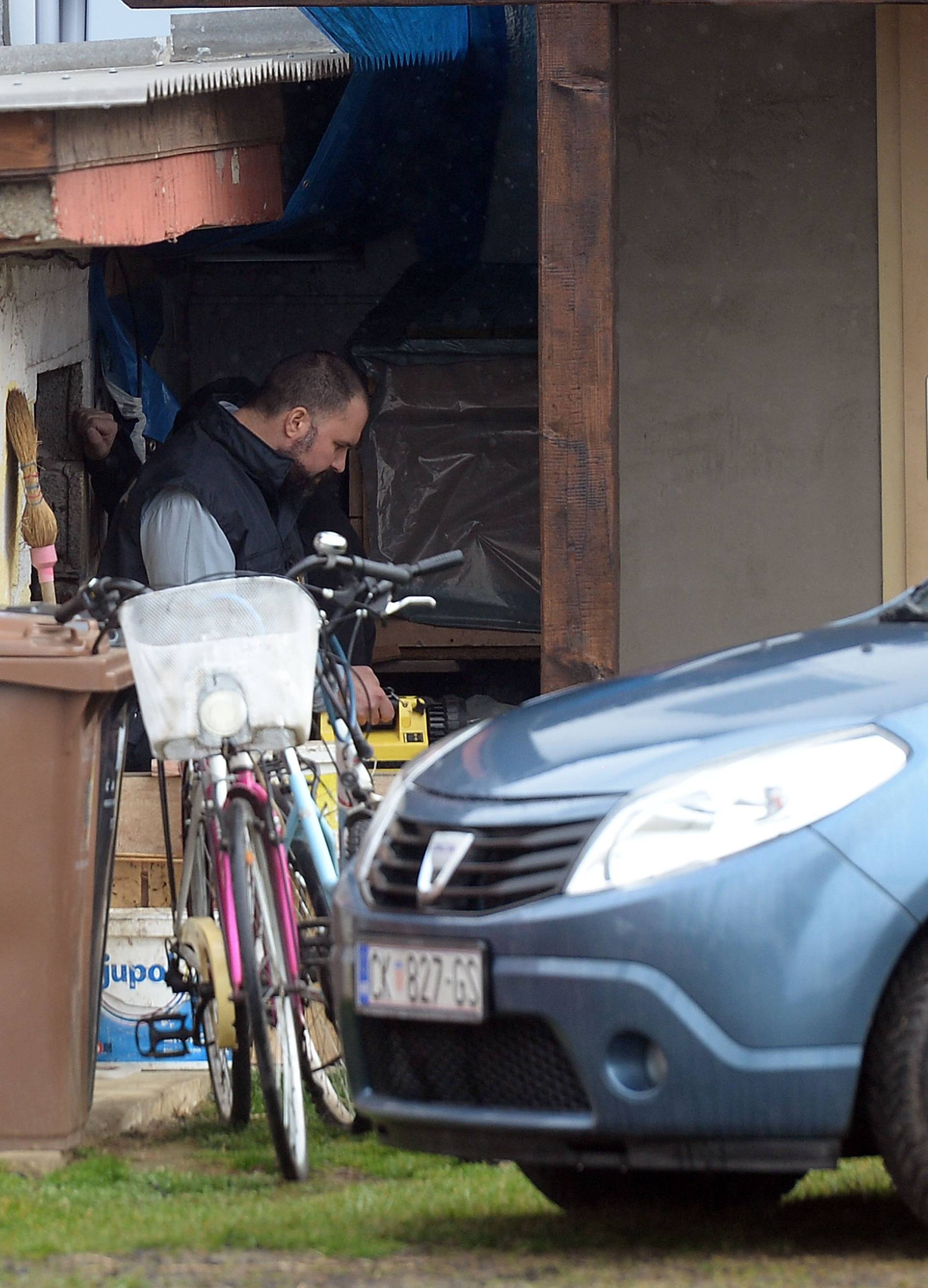 Pretresli su kuću Dominićevih: Policija iznijela vreće dokaza