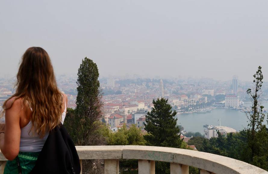 Split  prekriven dimom zbog požara kod Tomislavgrada