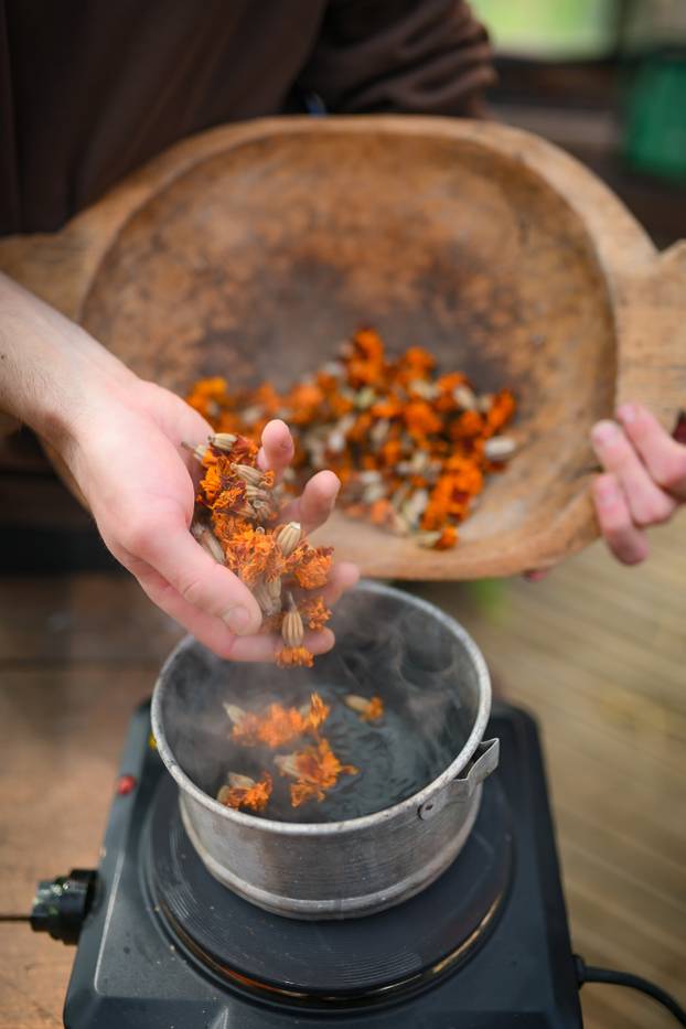 24sata Sveta Nedelja: Željko Ivković boja pisanice prirodnim bojama 
