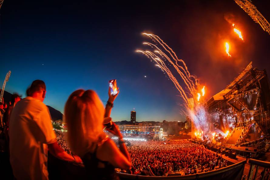 Split:  Vatromet na kraju prvog dana Ultra Europe Festivala
