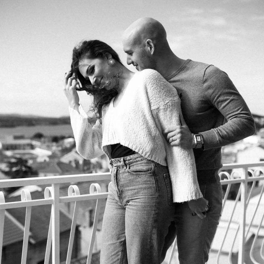 VIDEO Marko Škugor točno u ponoć dobio kćer: Od sreće je zapjevao s osobljem rodilišta