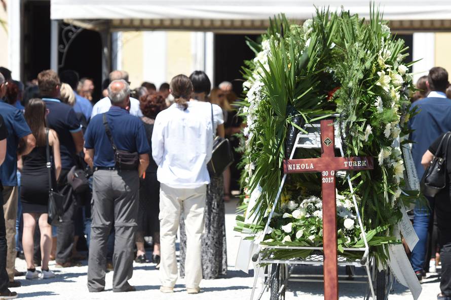 Varaždin u crnom: Prijatelji i obitelj oprostili se od Nikole...