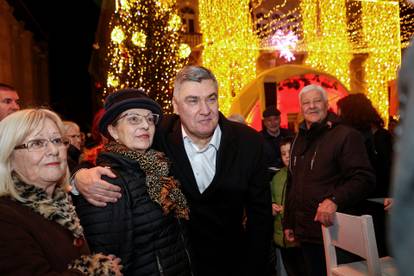 FOTO Harmonika, obračuni i  malo fotkanja: Evo kako su dan proveli predsjednički kandidati