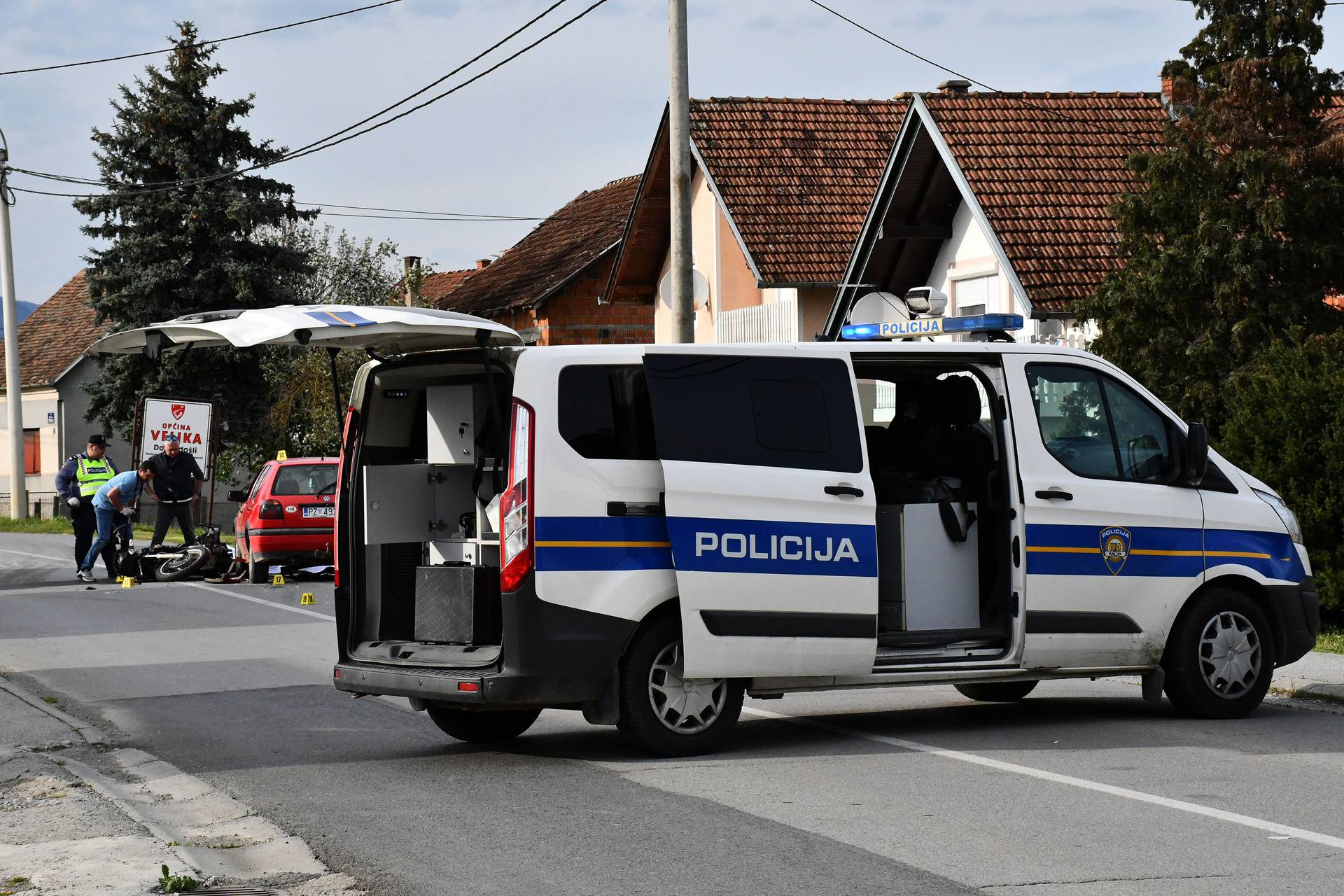 Novi Mihaljevci: Motociklist i suvozačica poginuli u sudaru s automobilom