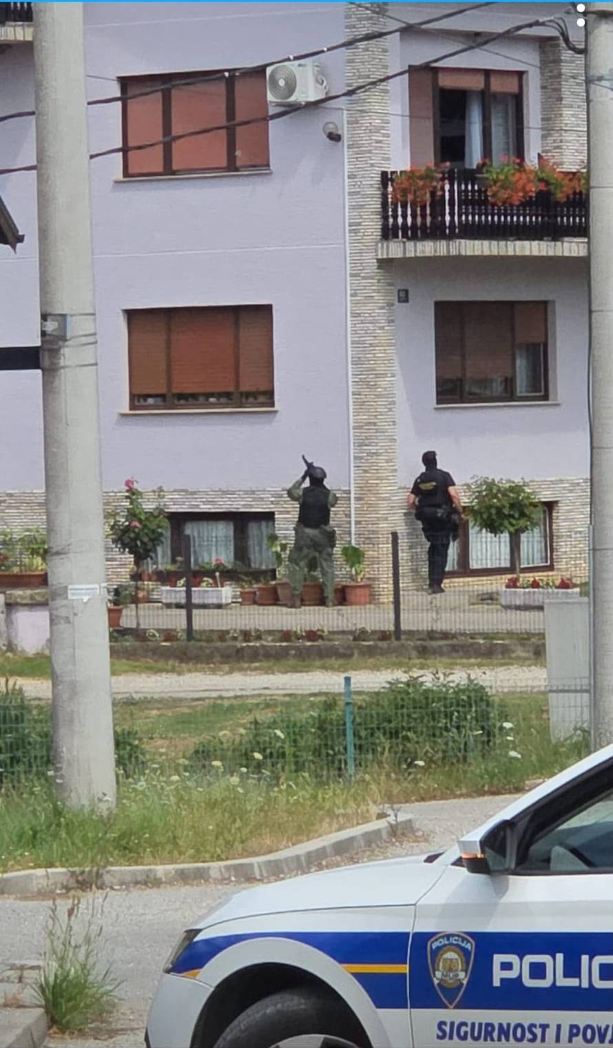 Pucao po kući kod Zagreba, specijalci satima pregovarali s njim. Objavljeni svi detalji!