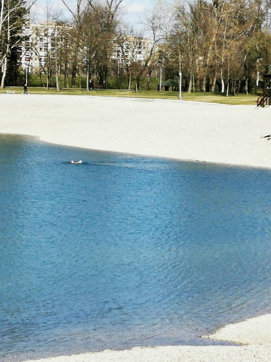 Prvi ovogodišnji kupač: Brčkao se na 13 stupnjeva u Bundeku