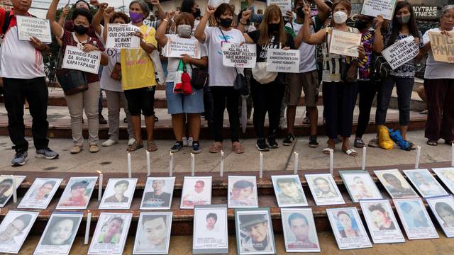 Relatives of drug war victims react as ICC ruling opens way to investigation on killings in Philippines