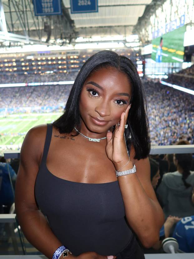 FOTO Simone Biles: Pogledajte mi grudi prije i poslije operacije