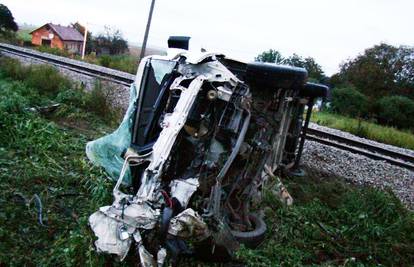 BiH: Vlak naletio na auto, poginule tri časne sestre