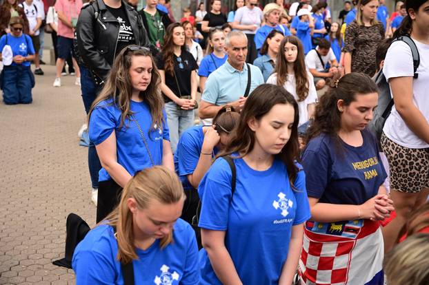 Zagreb: Dolazak hodočasnika Antunovskog hoda na Trg bana Josipa Jelačića