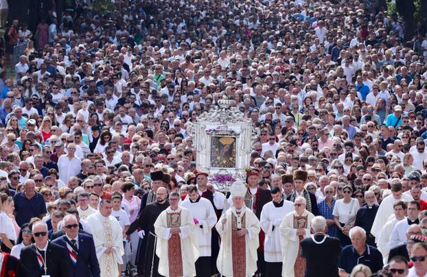 Sinj: Procesija i misa povodom blagdana Velike Gospe