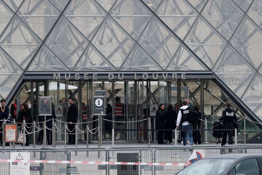 Reports of a robbery at the Louvre museum, in Paris