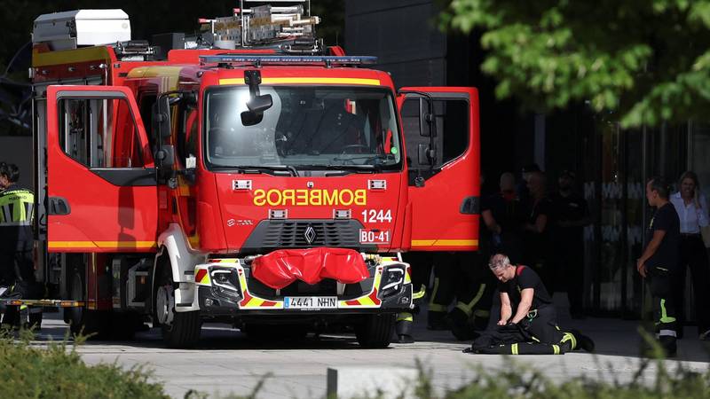 Bukti golemi požar kod Madrida: Evakuirana naselja, u borbi sudjeluje 25 kanadera