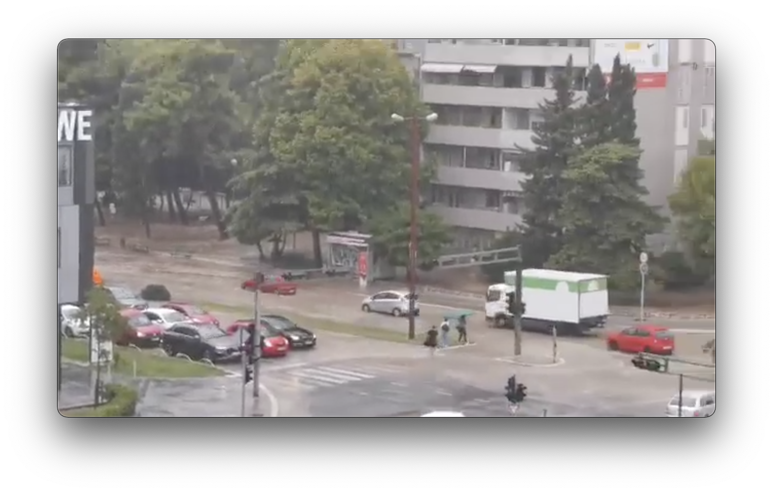 VIDEO Kaos u Splitu: Kiša u sat vremena potopila grad, a za subotu najavili narančasti alarm