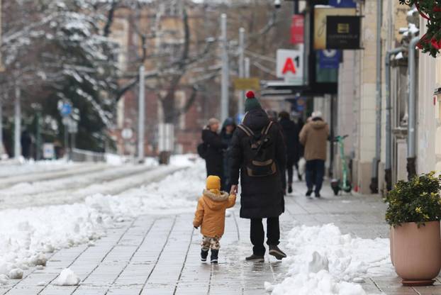 Snježni pokrivač je zabijelio je Osijek