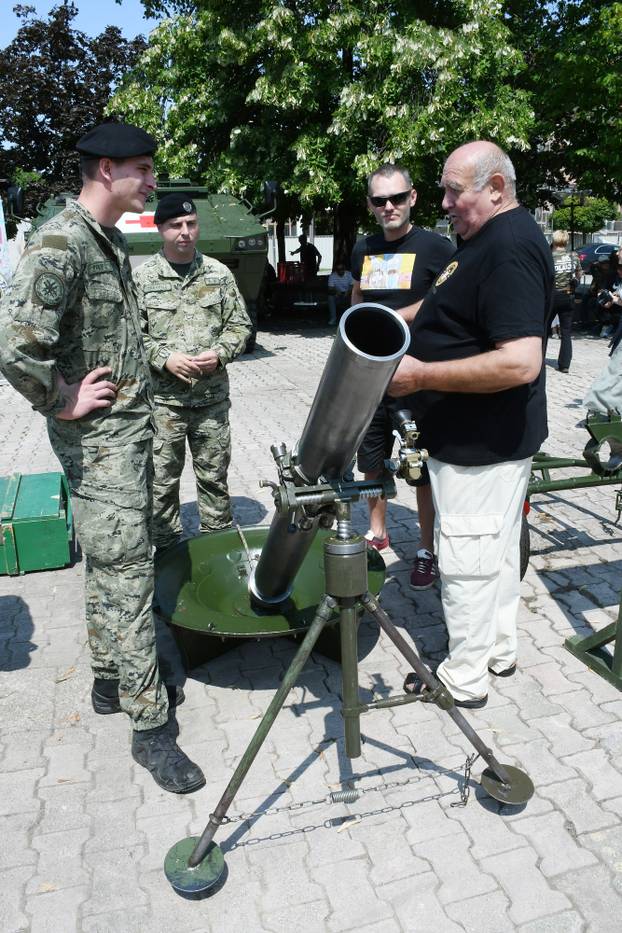 Petrinja: Hrvatska vojska predstavila naoružanje i opremu povodom 30. obljetnice operacije "Oluja"