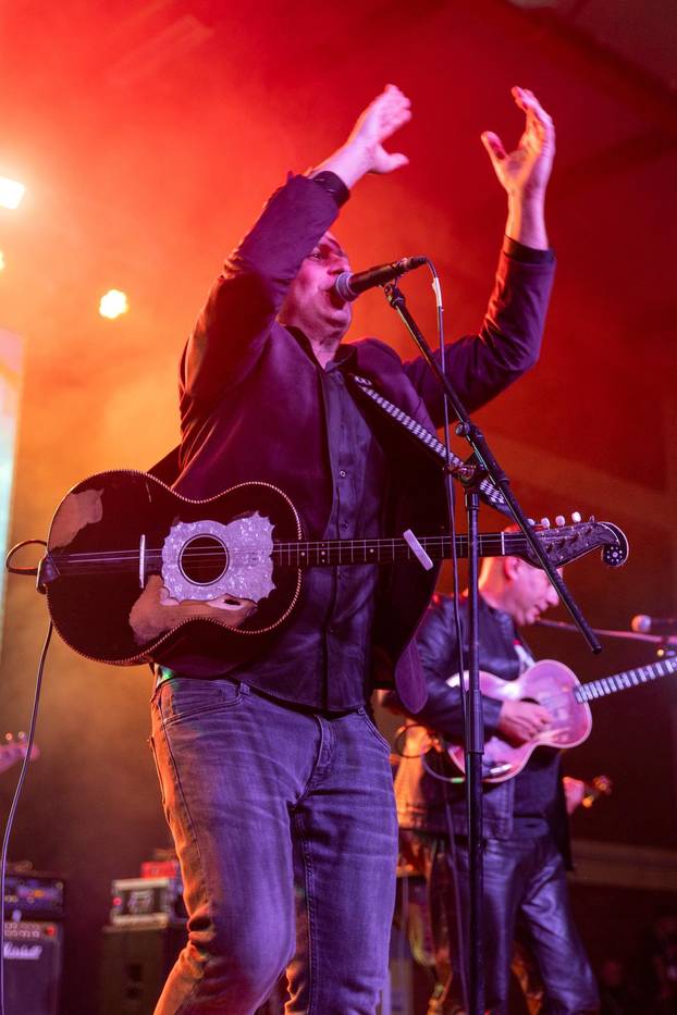 Županja: 13. božićni koncert Opće Opasnosti i prijatelja