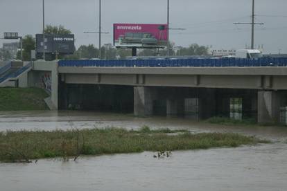 FOTO Nakon Borisa, stiže nam Kasandra: Sava se izlila u dijelu Zagreba, nemila kiša još pada