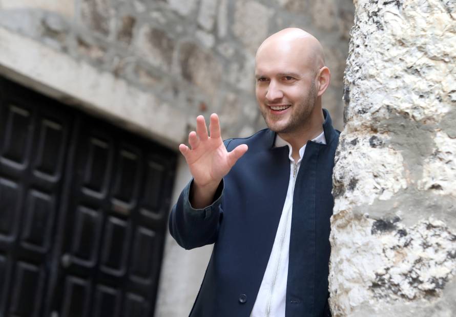 Šibenik: Marko Škugor snimio novi spot u kojem je i glumica Mirna Mihelčić