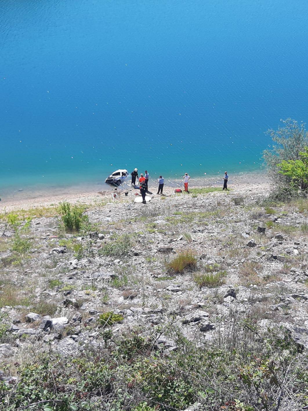 Sletio u duboku provaliju: 'Da je potonuo dublje u jezero, ne znam bi li uspio preživjeti'