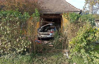 Uletjela autom u kuću u Vinici: Pijanu ženu (23) su vatrogasci izvlačili, kuća se umalo urušila