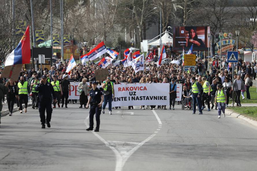 Beograd: Studenti i građani koji su iz  Čukarice krenuli u centar  grada