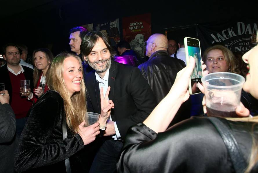 Proslava 50. rođendana: Hitovi 'Novih Fosila' sve su zapalili...