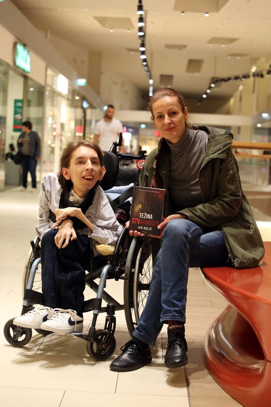 Jan može micati samo 2 prsta: Bolest mi neće oduzeti pisanje