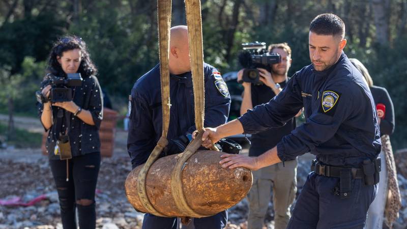 FOTO Deaktivirana je bomba u Puli: 'Trajalo je svega 5 minuta'
