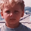 Znaš li tko sam? Kao klinac je bio nestašan, a danas je dio omiljenog svadbenog benda