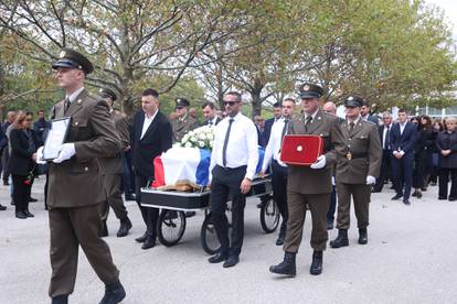 FOTO Posljednji ispraćaj Ante Ćorušića na groblju u Lovreću