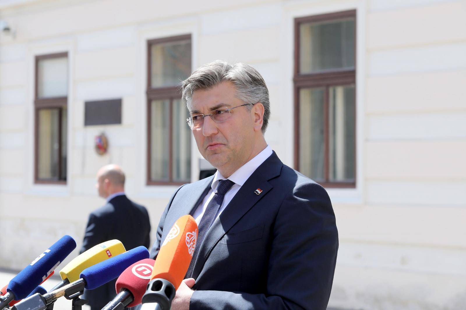 Zagreb: Andrej Plenković prihvatio ostavku ministra obrane Damira Krstičevića