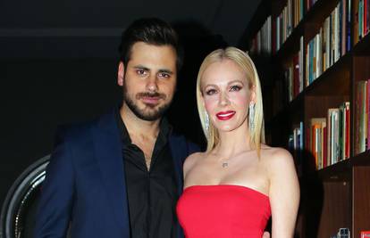 Podrška: Jelena Rozga blistala je u zagrljaju Stjepana Hausera