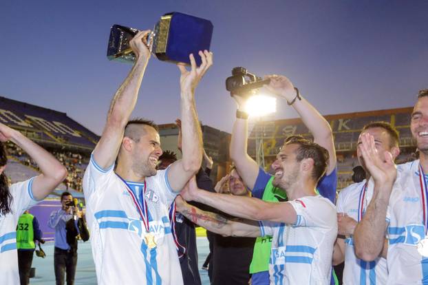 Zagreb: Pehar pobjednika hrvatskog prvenstva u rukama nogometa&scaron;a Rijeke