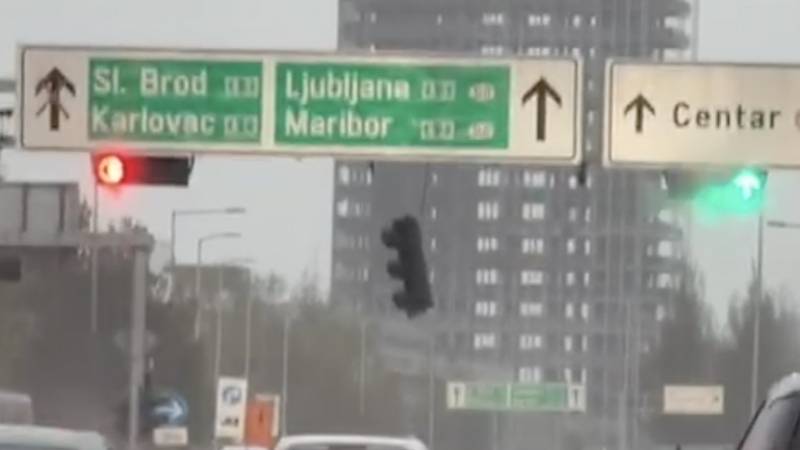 VIDEO Olujni vjetar potrgao je semafor na Slavonskoj aveniji