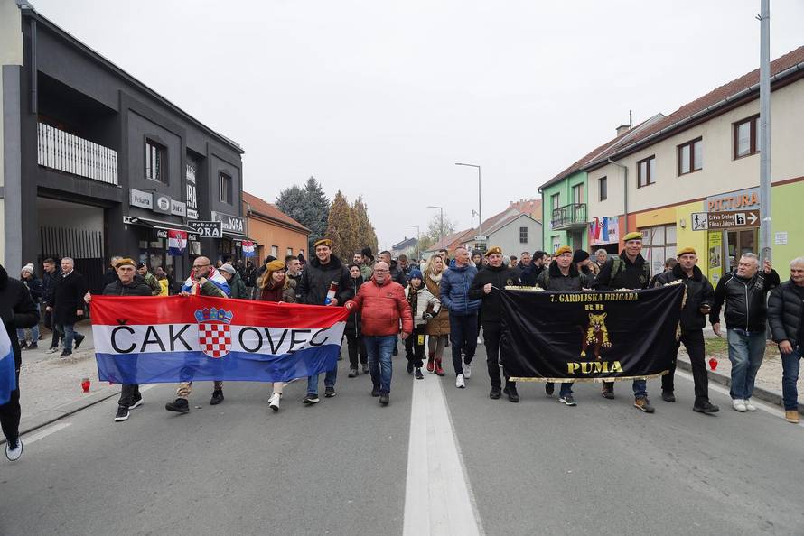 Vukovar: Kolona sjećanja prolazi pored Vodotornja