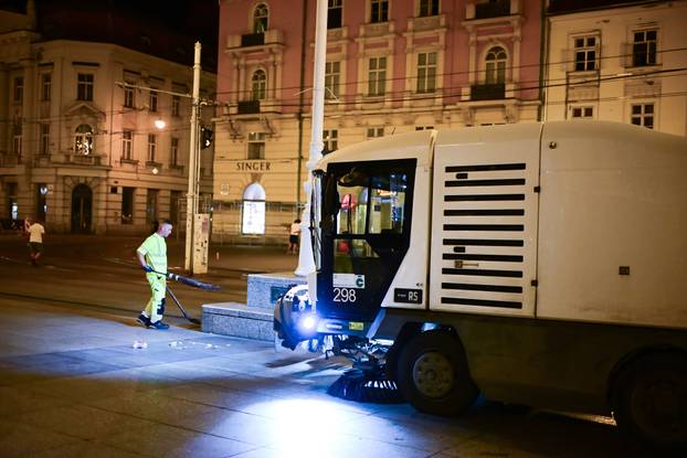 Zagreb: Čišćenje trga nakon gledanja utakmice