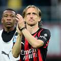 Gazzetta: Modri&cacute; je uzor svima! Do&scaron;ao u Milan Ryanairom i to u kasne sate, a neki i dalje 'le&zcaron;e'