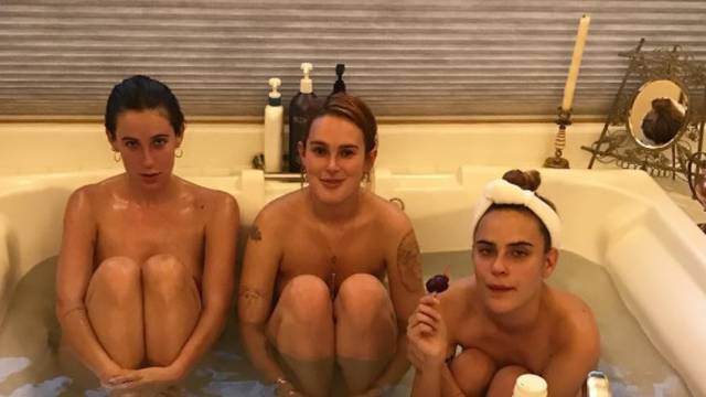Kćeri Demi i Brucea vole se skroz gole zabavljati u kadi
