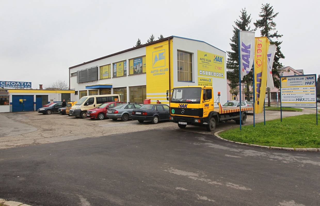 HAK: Pripazite na mokre ceste u Gorskom kotaru, gužva i zastoja nema, promet je za sada slab