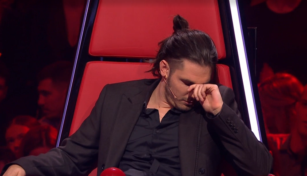 Dino Jelusić rasplakao se zbog odluke u 'The Voiceu': Njegovog kandidata preuzela je Vanna