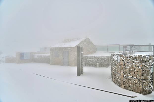 Na Biokovu pao novi snijeg