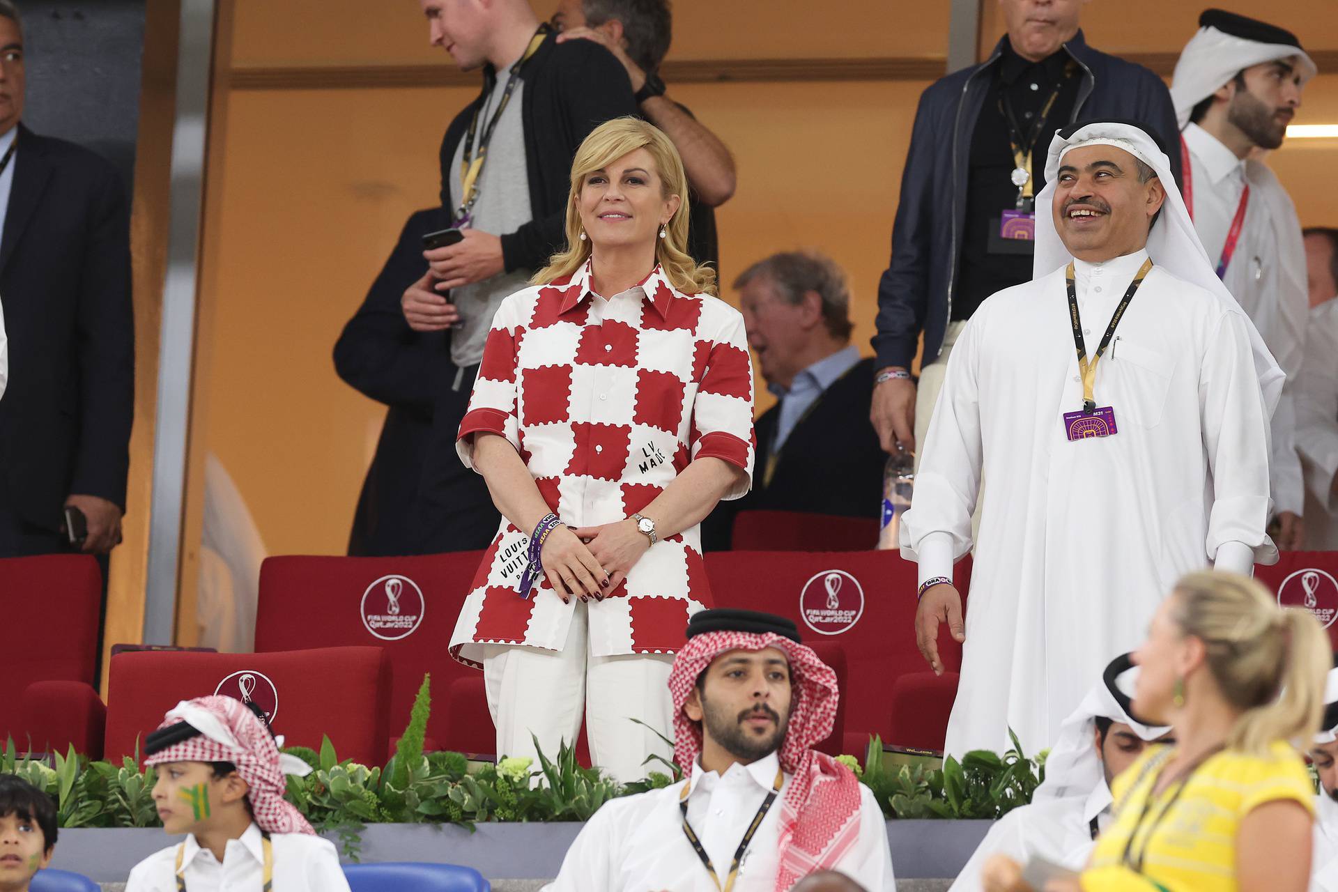 KATAR 2022 - Kolinda Grabar Kitarović u  Louis Vuitton košulji sa šahovnicom na utakmici Brazila i Švicarske 