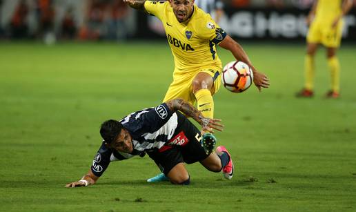 Boca Juniorsi poludjeli: Carlos Tévez ozlijedio se - u zatvoru?!