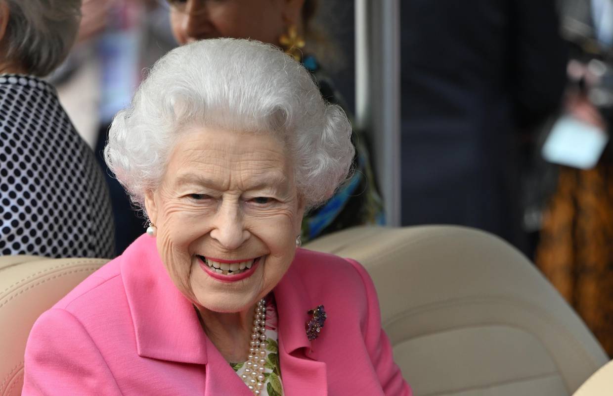 Kraljica će ostati u Škotskoj, ugostit će Johnsona i zamjenu