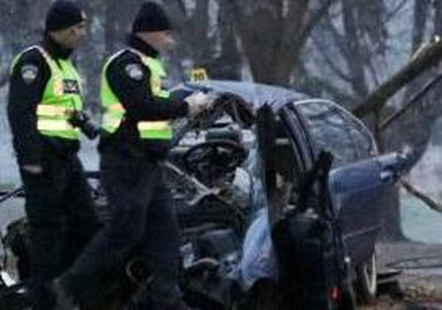 Tri osobe smrtno stradale u teškoj prometnoj nesreći u Osijeku