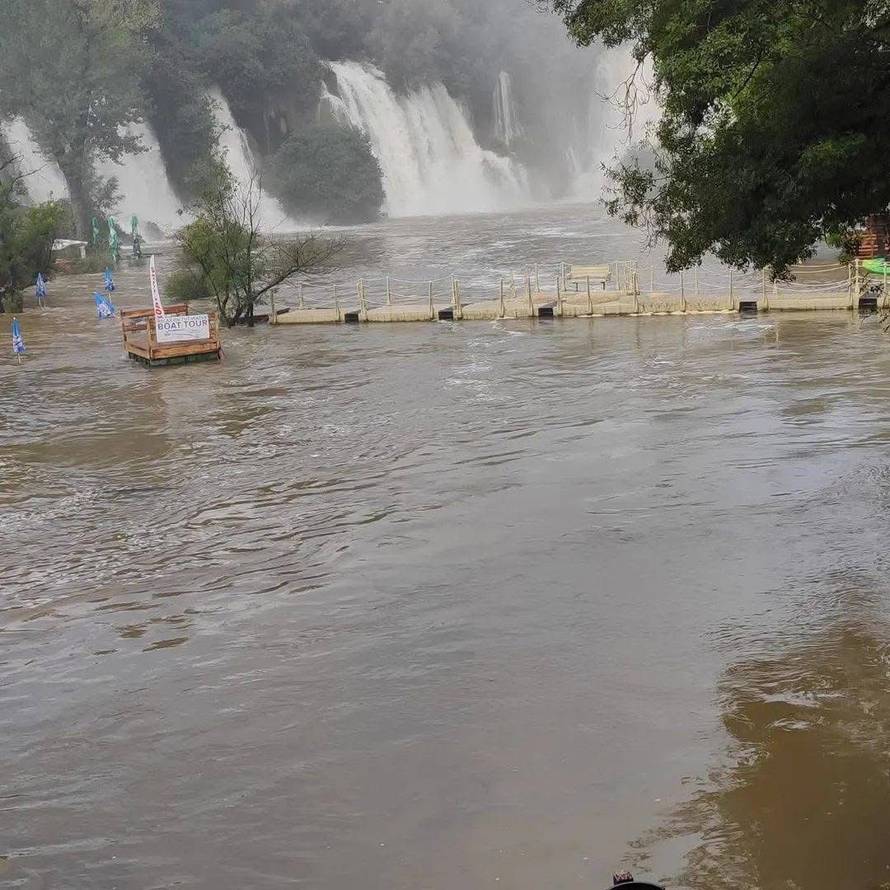 FOTO Nevjerojatni prizori! Zbog nevremena Ljubuški pod vodom