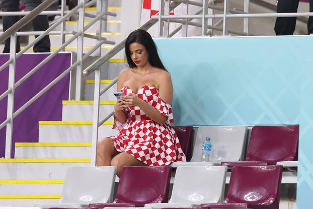 KATAR 2022 - Ivana Knoll u haljini s kockicama na utakmici Hrvatske i Kanade 